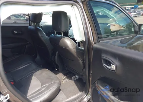 2018 Jeep Compass Latitude 4X4 z USA, uszkodzony, nr VIN 3C4NJDBB8JT245724